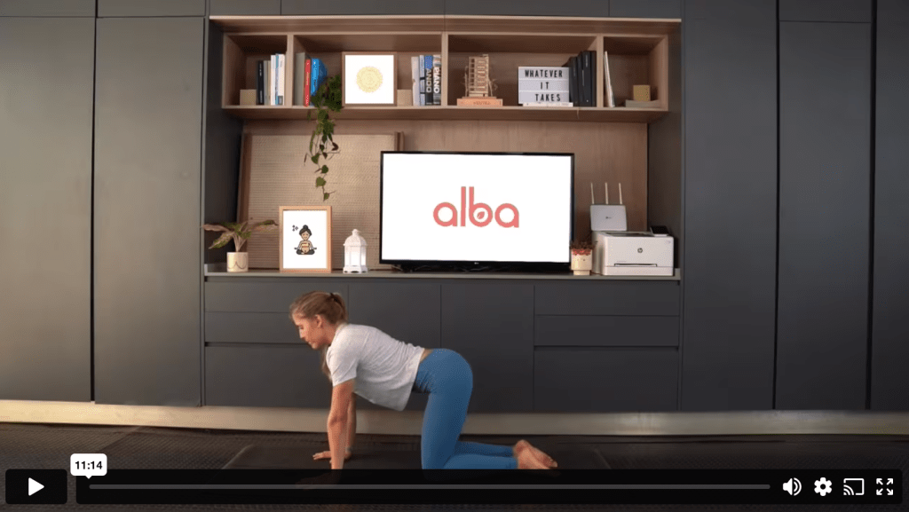 Clase de yoga prenatal para abrir la pelvis